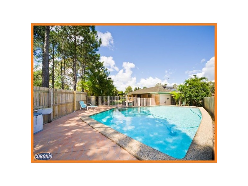 8 Mintern Street, Macgregor QLD 4109