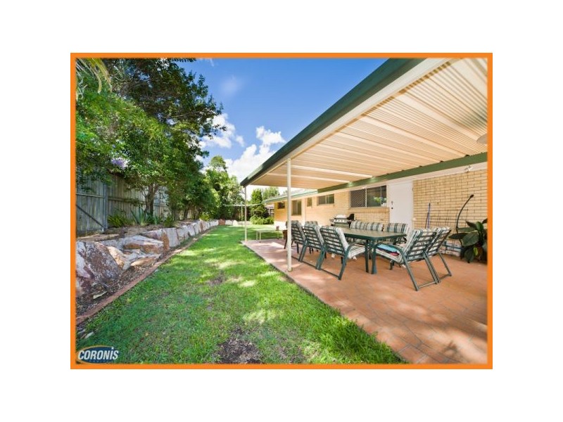 8 Mintern Street, Macgregor QLD 4109