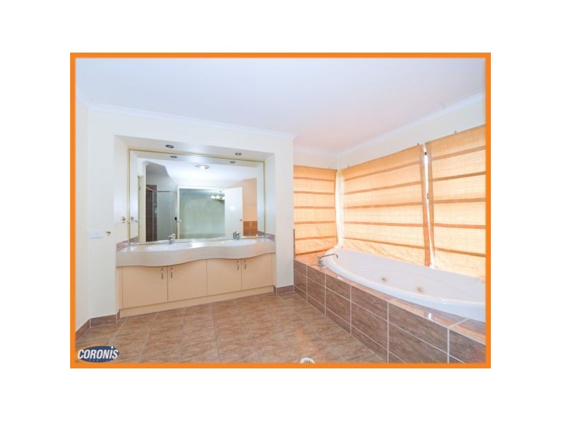7 Templestowe Close, Forest Lake QLD 4078
