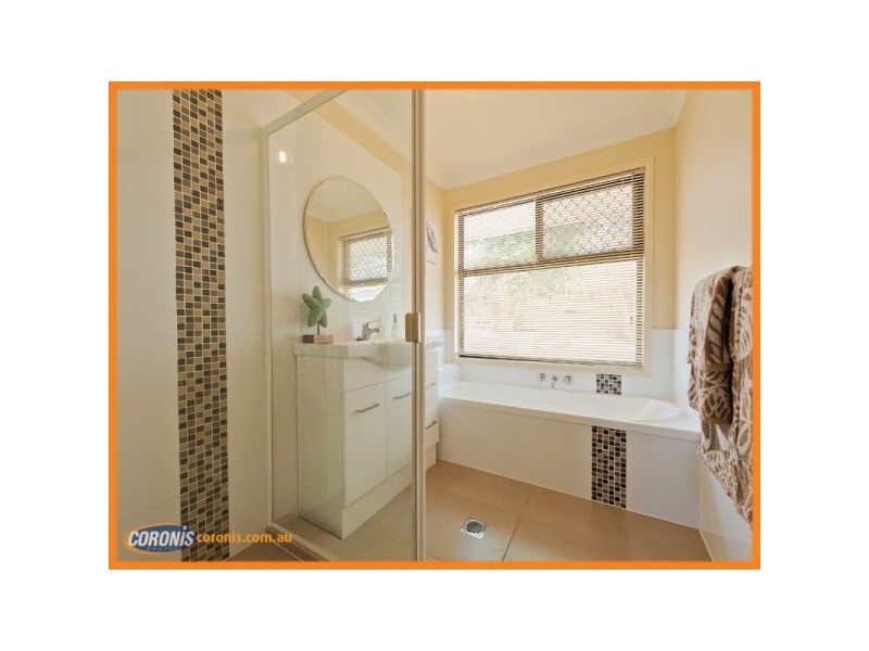 180 Castile Crescent, Edens Landing QLD 4207