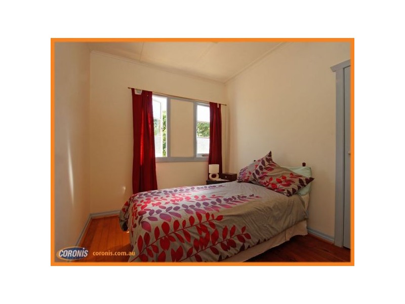 21 James Street, Scarborough QLD 4020