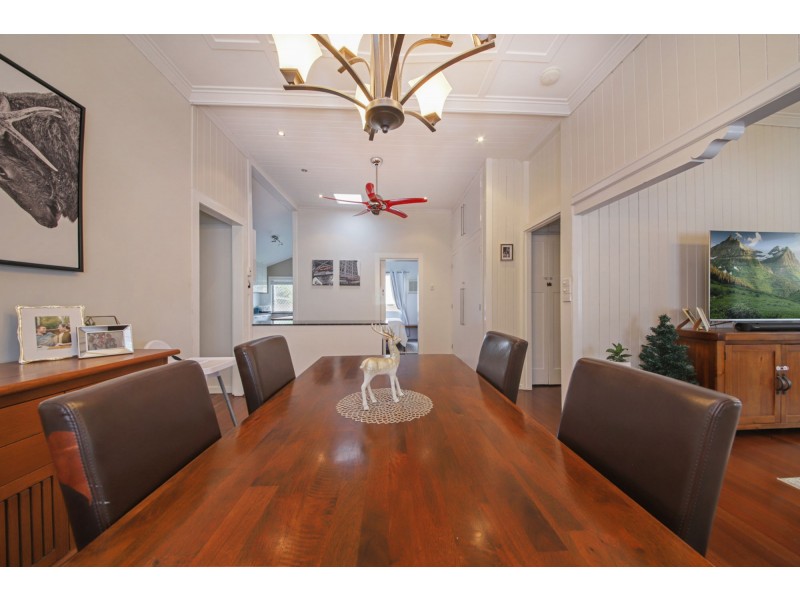 16 Crawford Avenue, Stafford QLD 4053