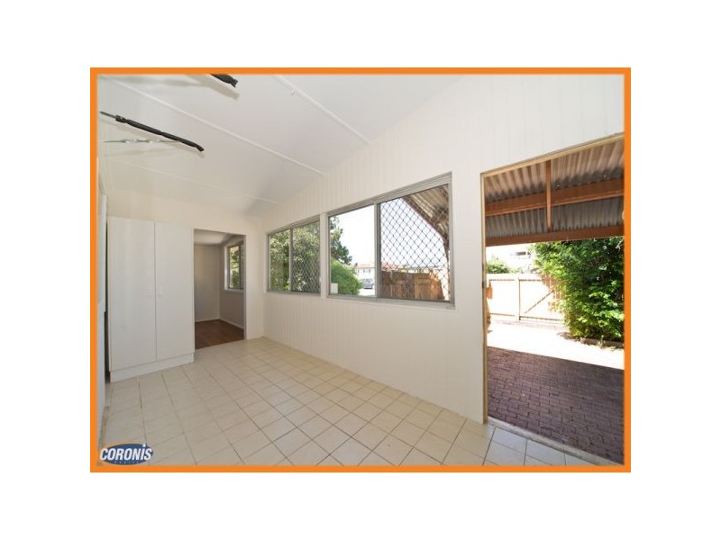 18 Yanderra Avenue, Arana Hills QLD 4054