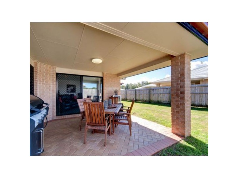 23 Sandstone Boulevard, Ningi QLD 4511
