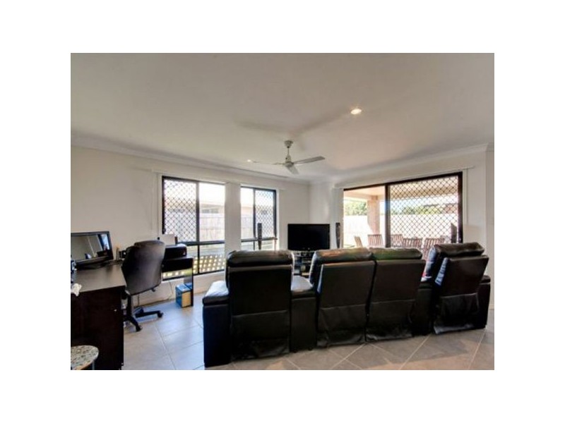 23 Sandstone Boulevard, Ningi QLD 4511