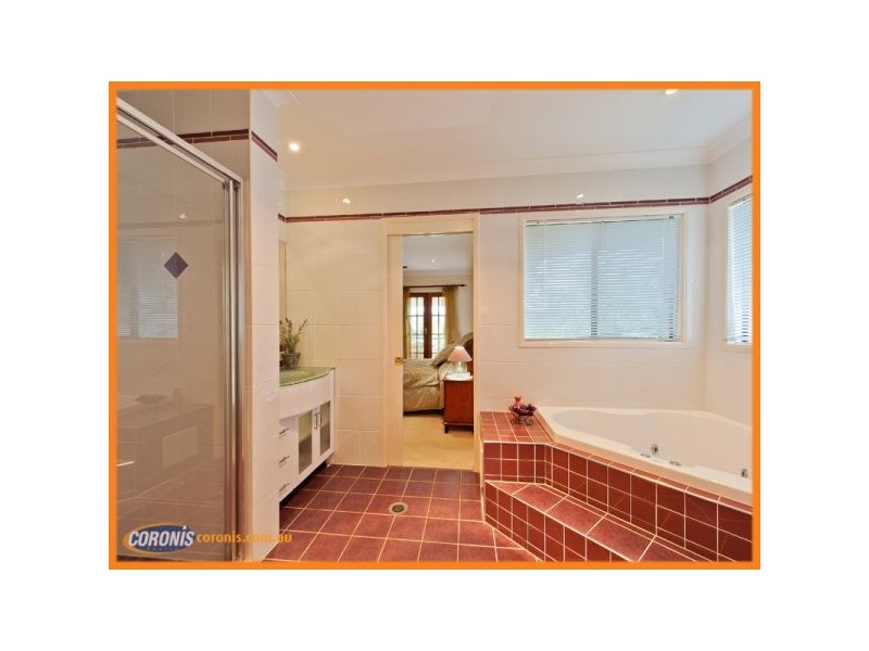 31 The Avenue, Windaroo QLD 4207