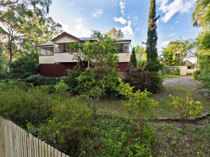 10 Ella Place, Windaroo QLD 4207