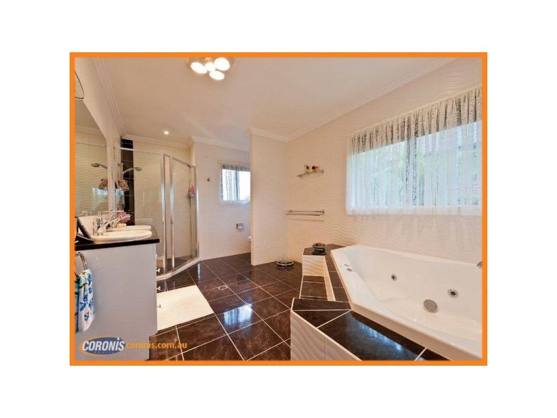31 The Avenue, Windaroo QLD 4207