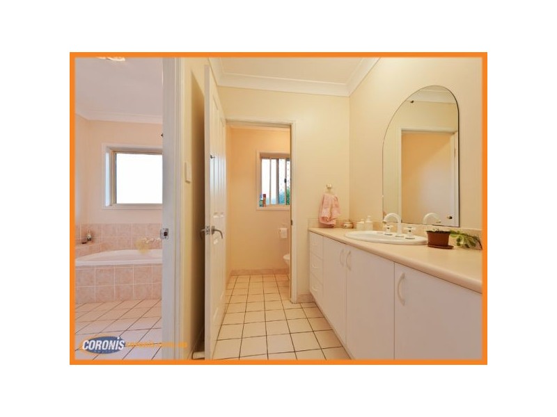 1 Magpie Place, Albany Creek QLD 4035