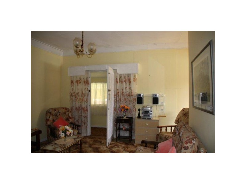 11 Jacob Street, Dinmore QLD 4303