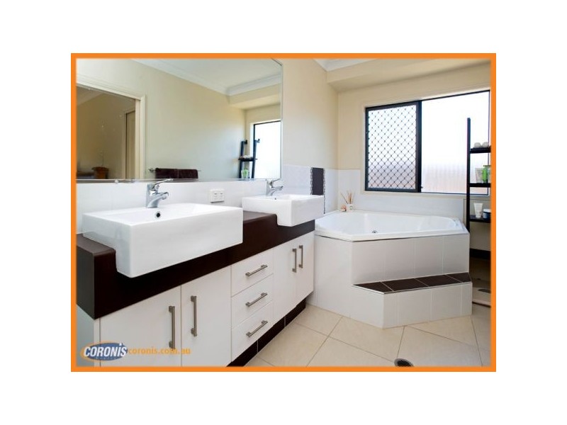 80 Diamantina Circuit, Pacific Pines QLD 4211