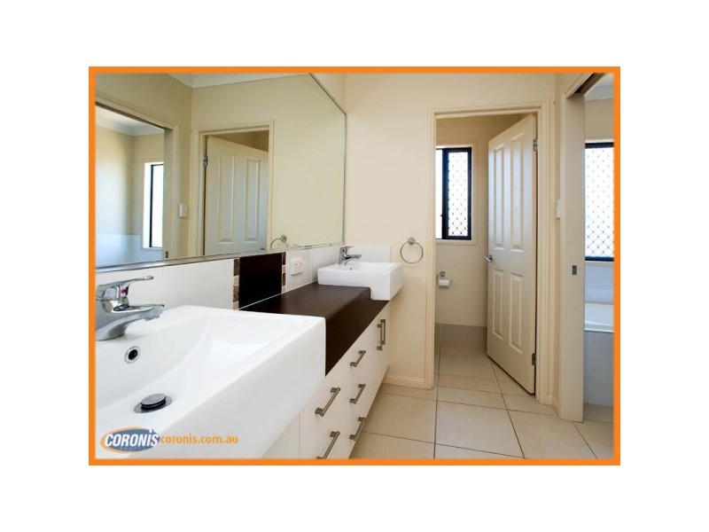 80 Diamantina Circuit, Pacific Pines QLD 4211