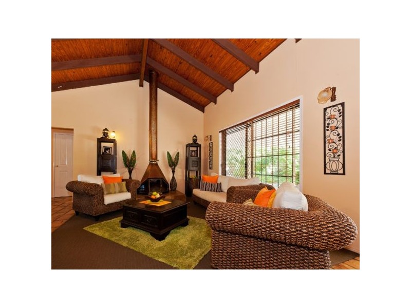 9 Spruce Street, Loganlea QLD 4131