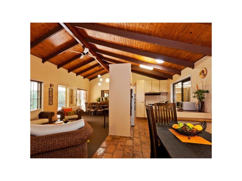 9 Spruce Street, Loganlea QLD 4131