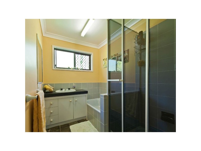 9 Spruce Street, Loganlea QLD 4131