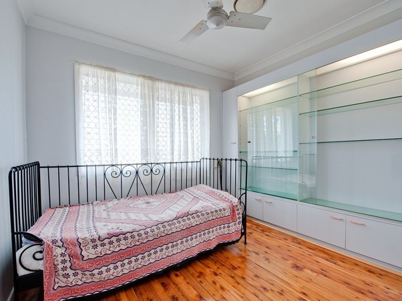 34 Amsterdam St, Wishart QLD 4122