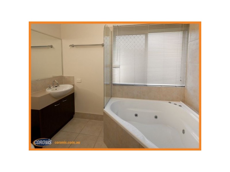 6 Kempe Place, Edens Landing QLD 4207