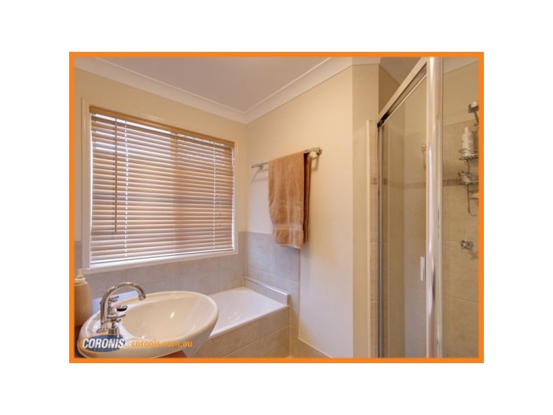 6 Kempe Place, Edens Landing QLD 4207