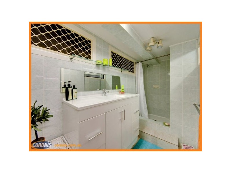 64 Wilgarning St, Stafford Heights QLD 4053