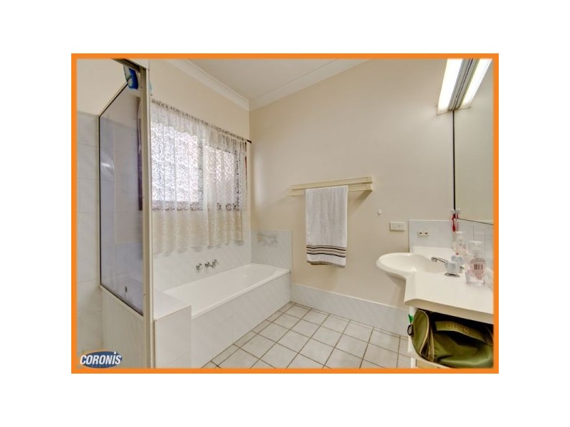 40 Sinatra Crescent, Mcdowall QLD 4053