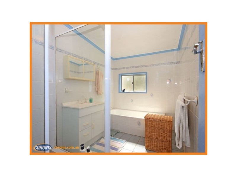 35 Gowen Street, Shorncliffe QLD 4017