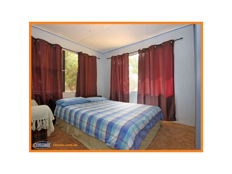 35 Gowen Street, Shorncliffe QLD 4017