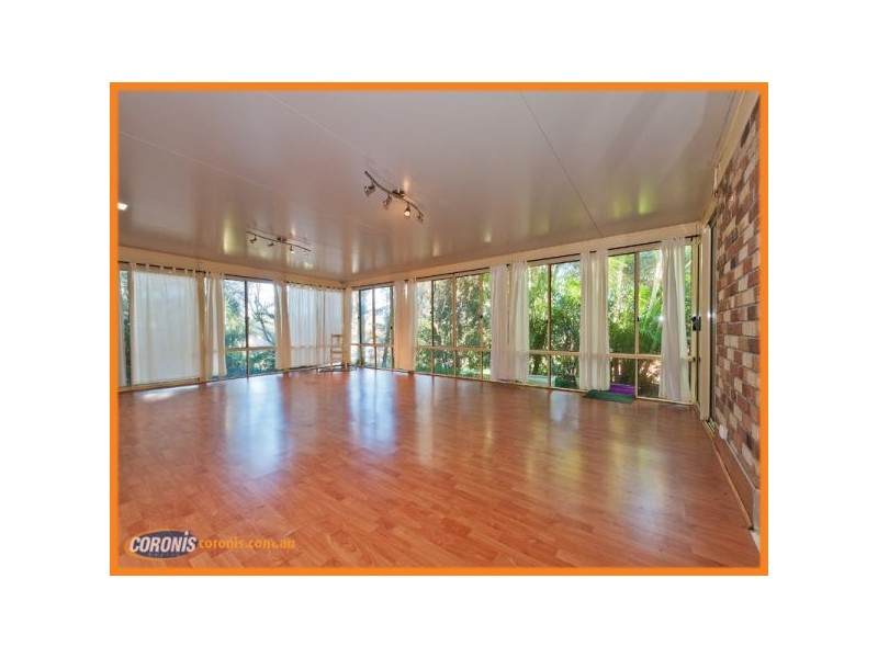 6 Corai Cl, Pacific Pines QLD 4211