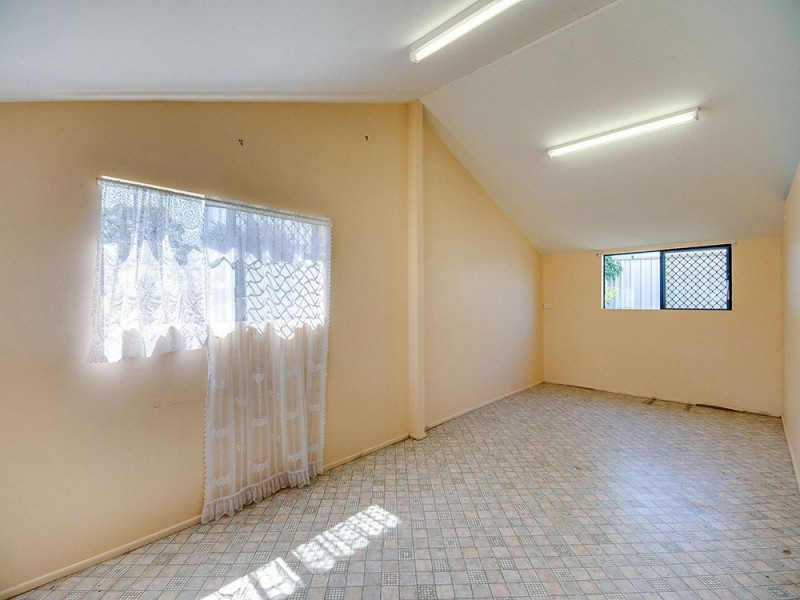 274 Scarborough Road, Scarborough QLD 4020