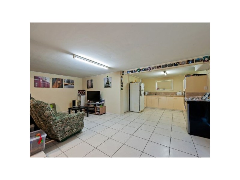 10 Woody Avenue, Kingston QLD 4114