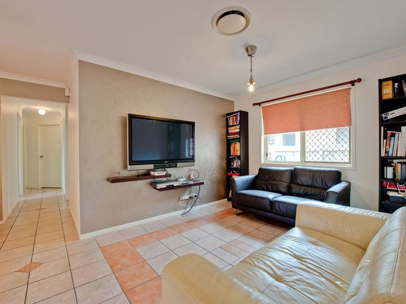 37 Cambridge Crescent, Fitzgibbon QLD 4018