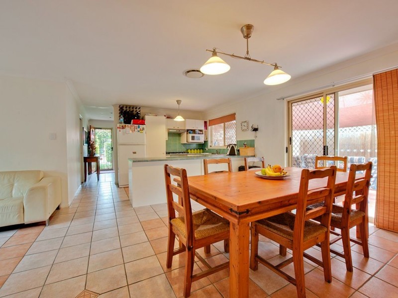 37 Cambridge Crescent, Fitzgibbon QLD 4018