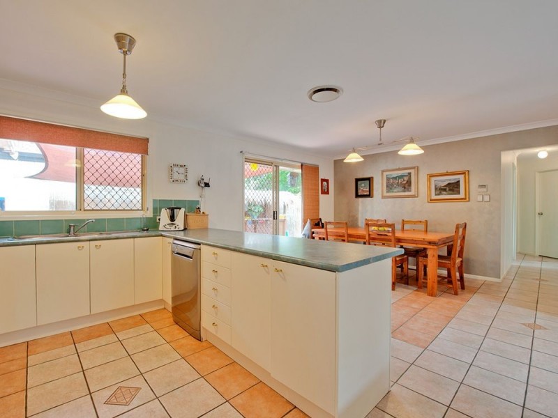 37 Cambridge Crescent, Fitzgibbon QLD 4018