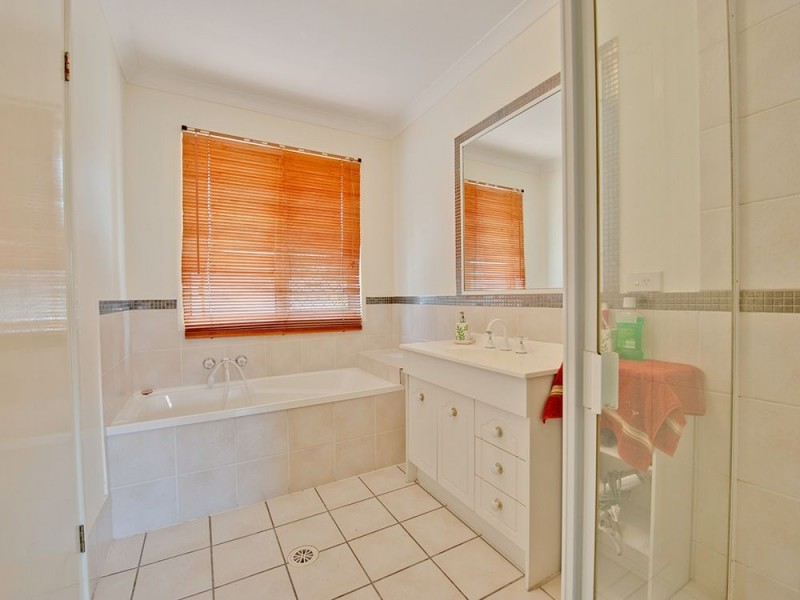 37 Cambridge Crescent, Fitzgibbon QLD 4018