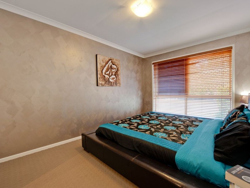 37 Cambridge Crescent, Fitzgibbon QLD 4018