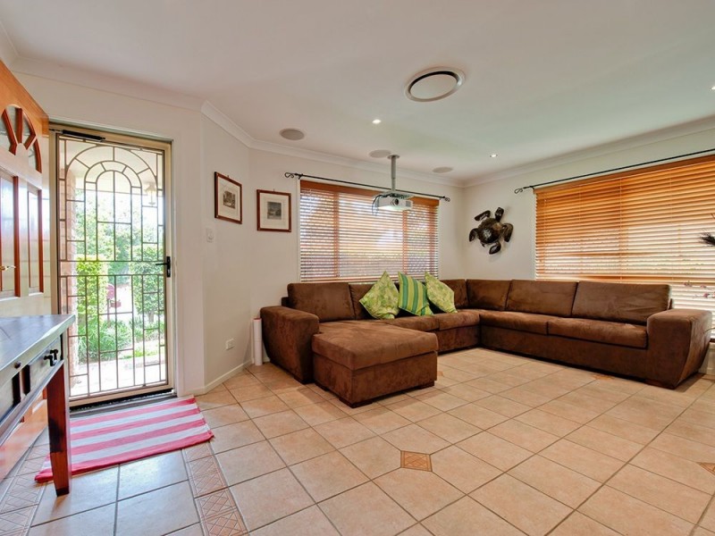 37 Cambridge Crescent, Fitzgibbon QLD 4018