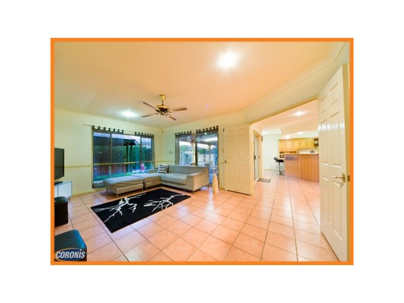 28 Beaulieu Crescent, Carindale QLD 4152