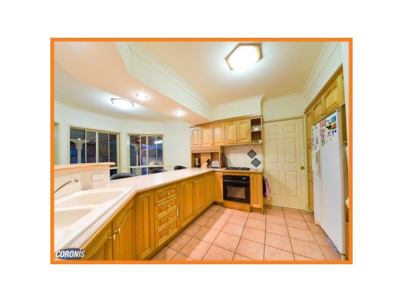 28 Beaulieu Crescent, Carindale QLD 4152