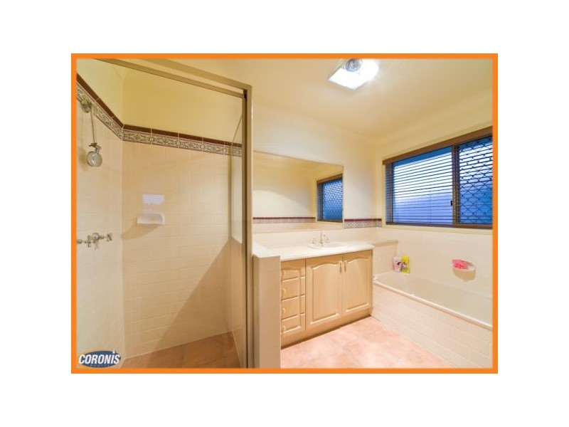 28 Beaulieu Crescent, Carindale QLD 4152