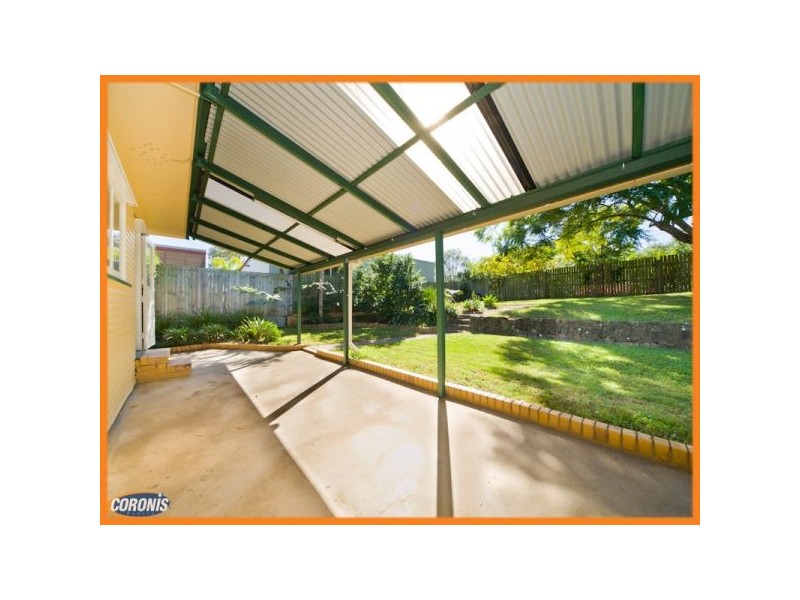 17 Quill Street, Stafford Heights QLD 4053