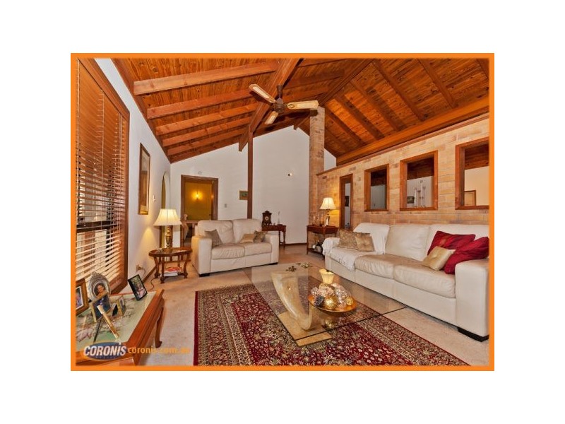 10 Renmark St, Helensvale QLD 4212