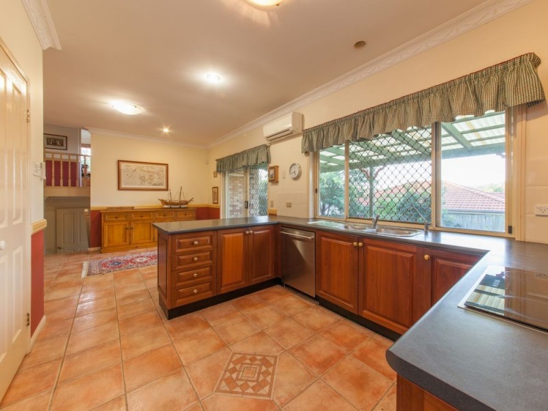 23 Angourie Place, Carindale QLD 4152