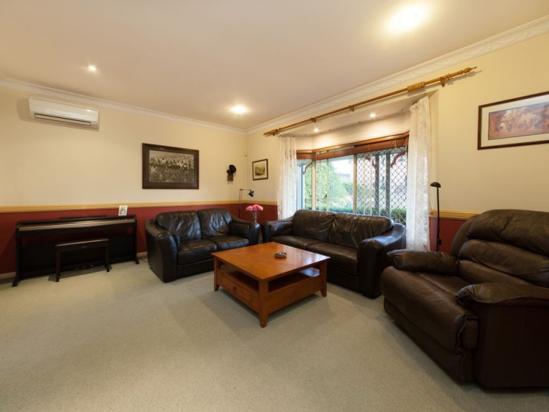 23 Angourie Place, Carindale QLD 4152