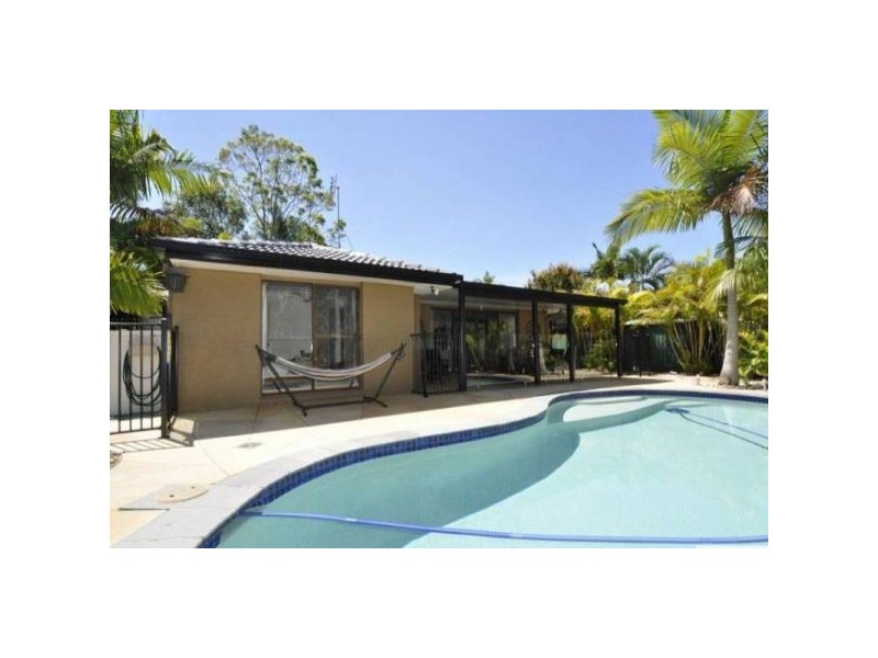 13 Armidale Crescent, Helensvale QLD 4212