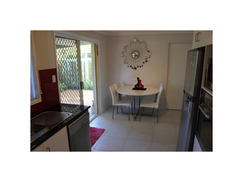 18/12 Crosby Avenue, Arana Hills QLD 4054