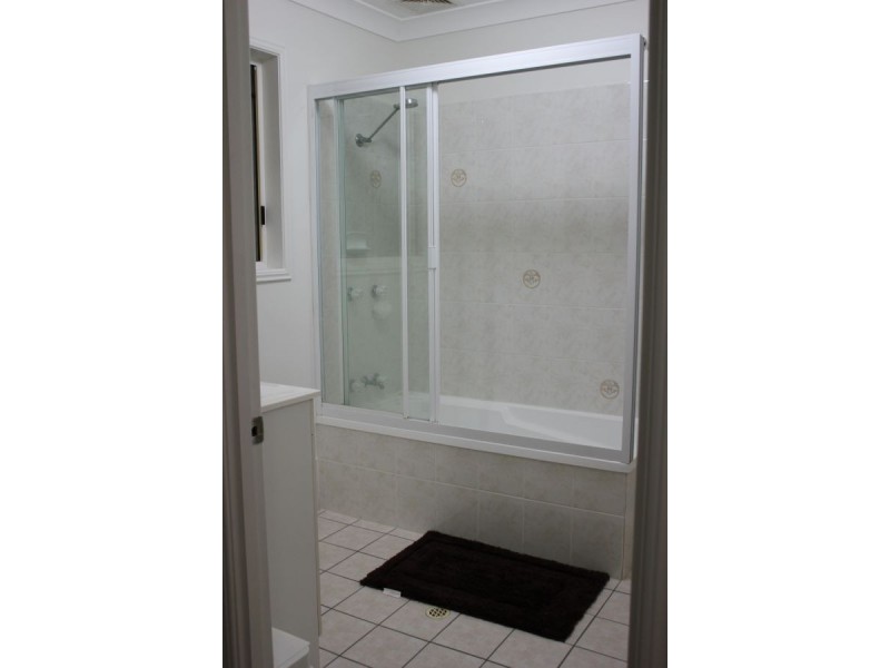 18/12 Crosby Avenue, Arana Hills QLD 4054