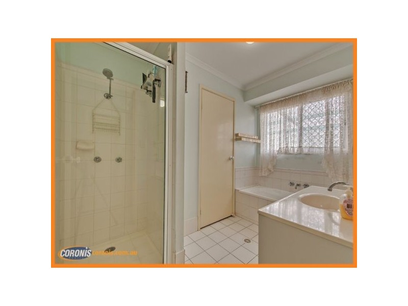 8 Lucida Court, Regents Park QLD 4118