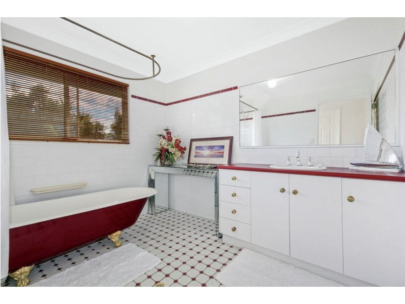 4 Larwood Place, Ferny Hills QLD 4055