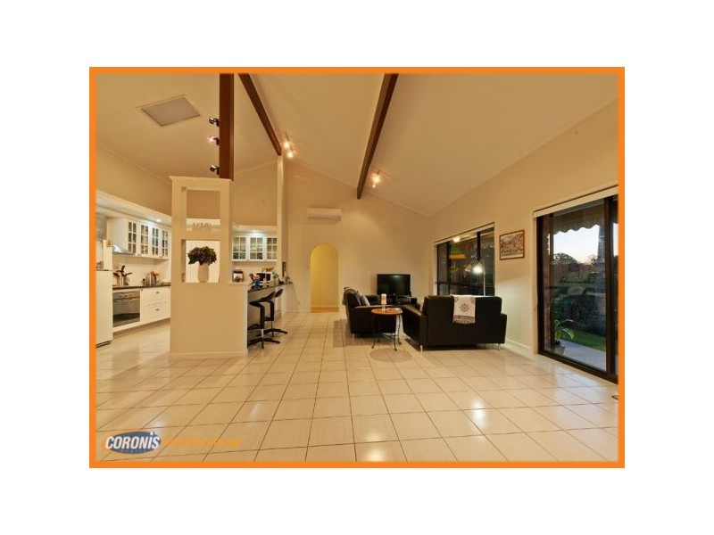 11 Rani Close, Mount Ommaney QLD 4074