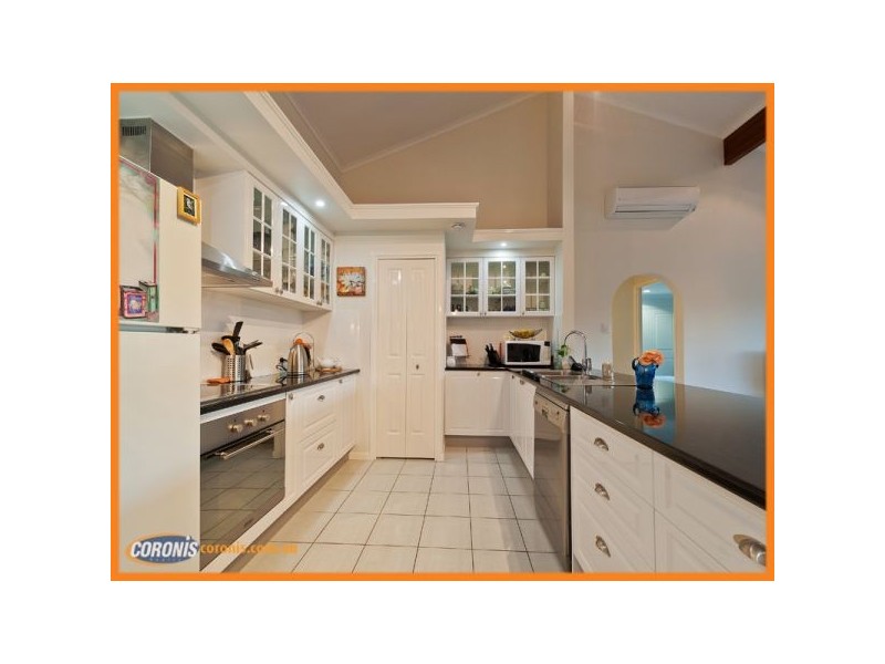 11 Rani Close, Mount Ommaney QLD 4074