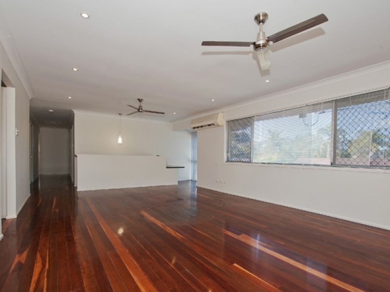 2 Coolcrest Crescent, Daisy Hill QLD 4127